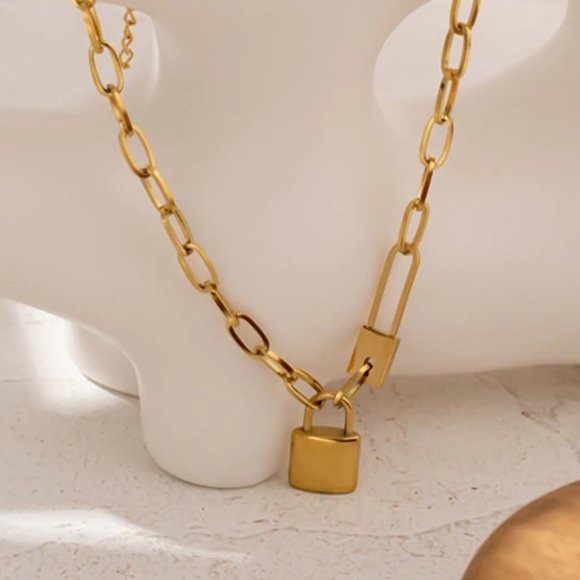 Jewelry - New 18K Gold Plated Lock Key Link Chain Necklace 9e